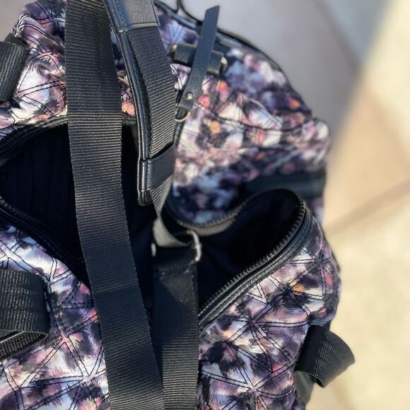 COPY - Nicole Miller City Life Leopard Print Medium Weekend Travel Bag - Picture 10 of 12